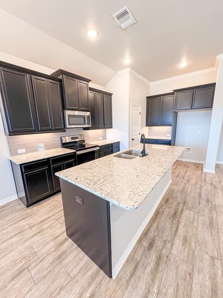 701 Juniper Dr - Photo 5 of 23