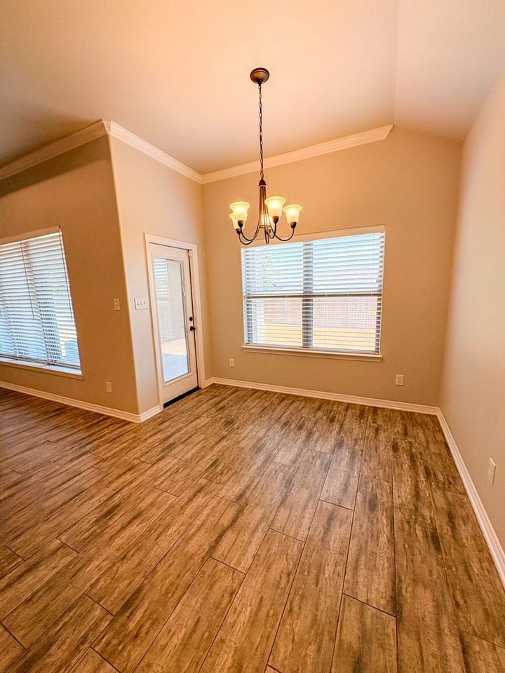 701 Juniper Dr - Photo 6 of 23
