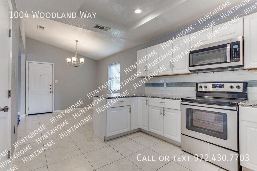 1004 Woodland Way - Photo 6 of 12