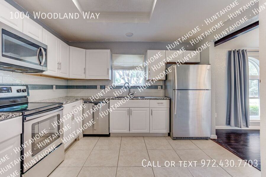 1004 Woodland Way - Photo 7 of 12