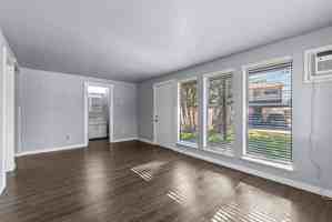 featured image of 2901 S Robert Ln