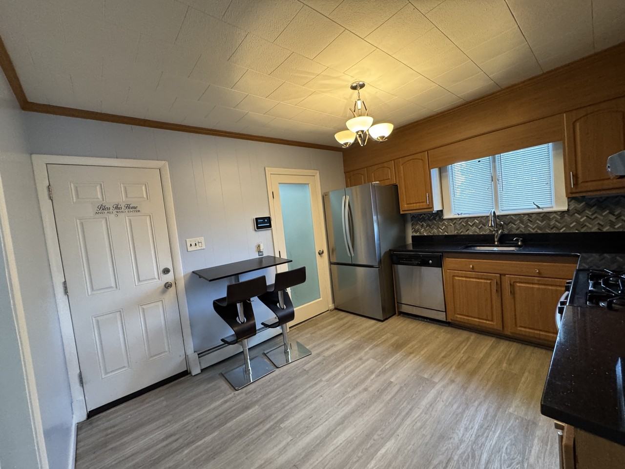 722 Adams Street ##3 - Photo 4 of 33