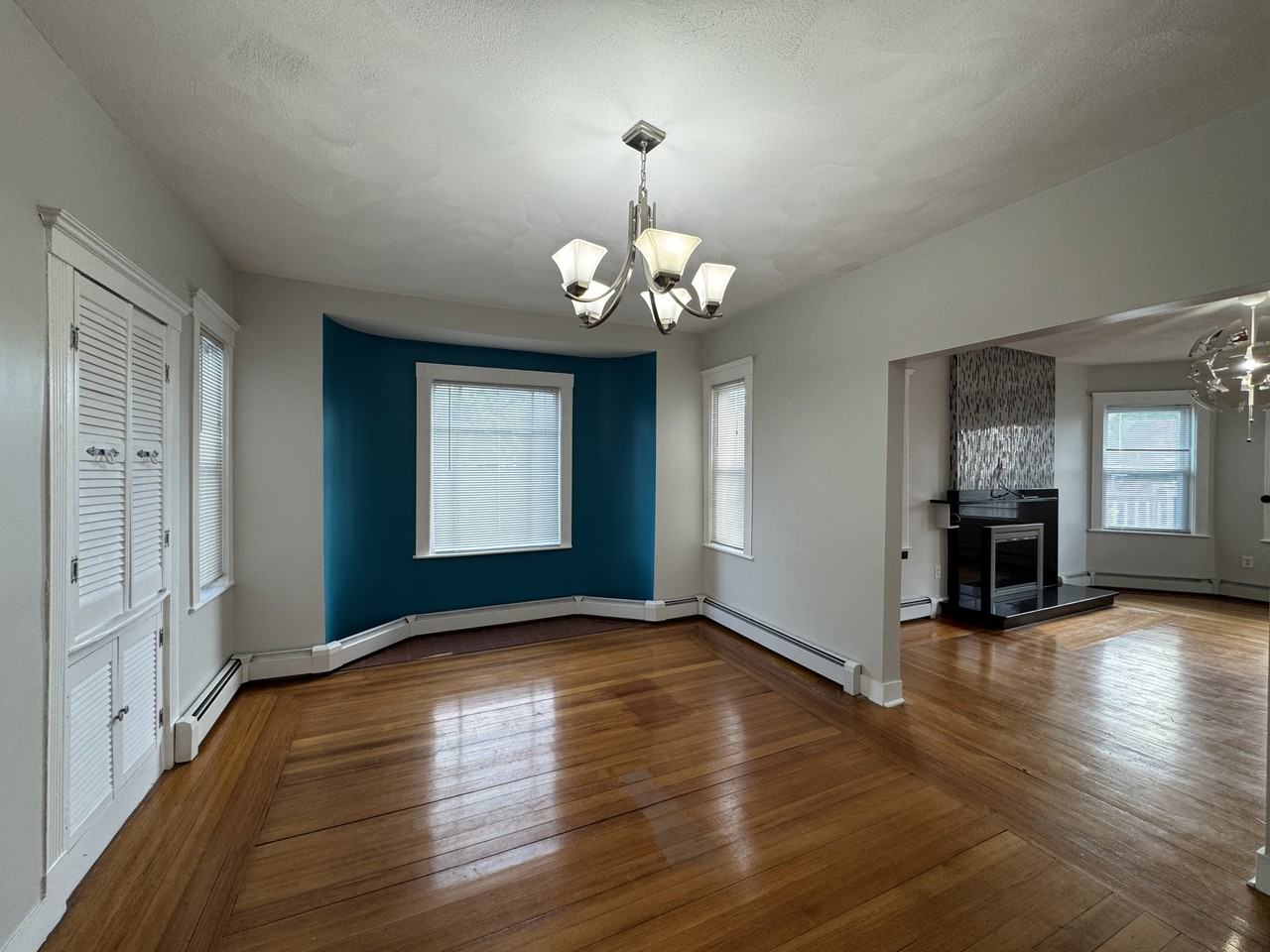 722 Adams Street ##3 - Photo 5 of 33