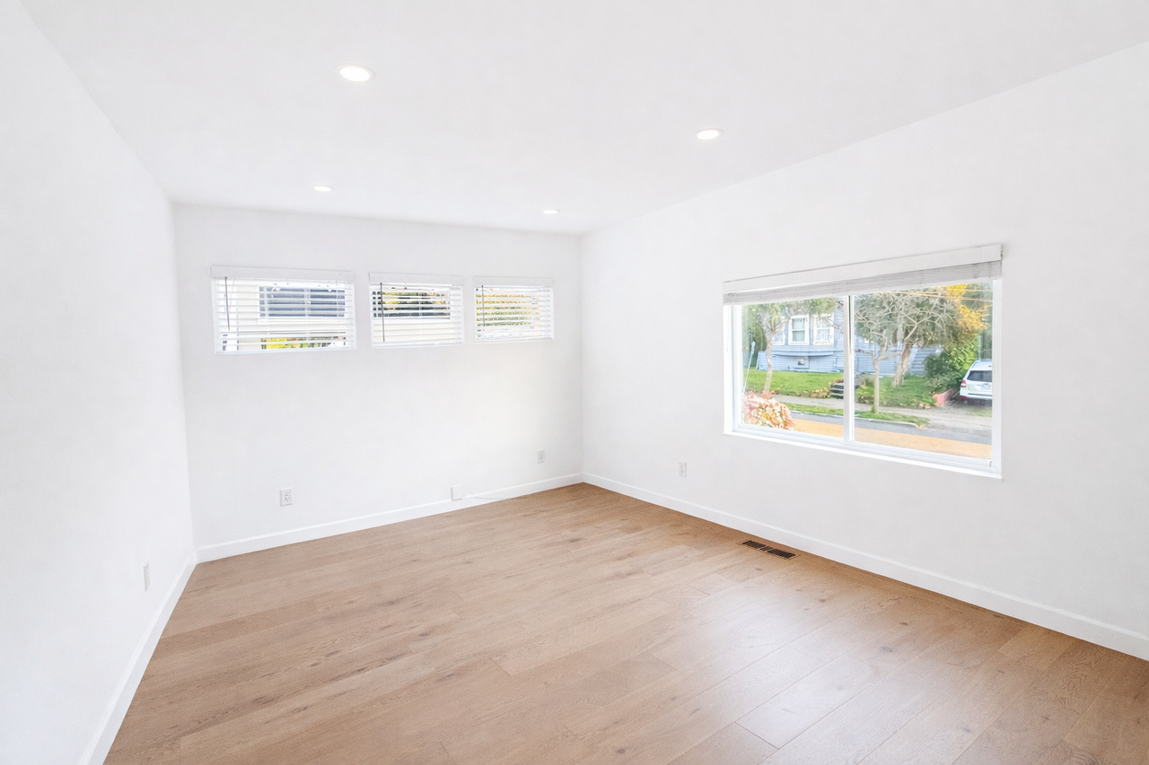 2045 Emerson St - Photo 4 of 15