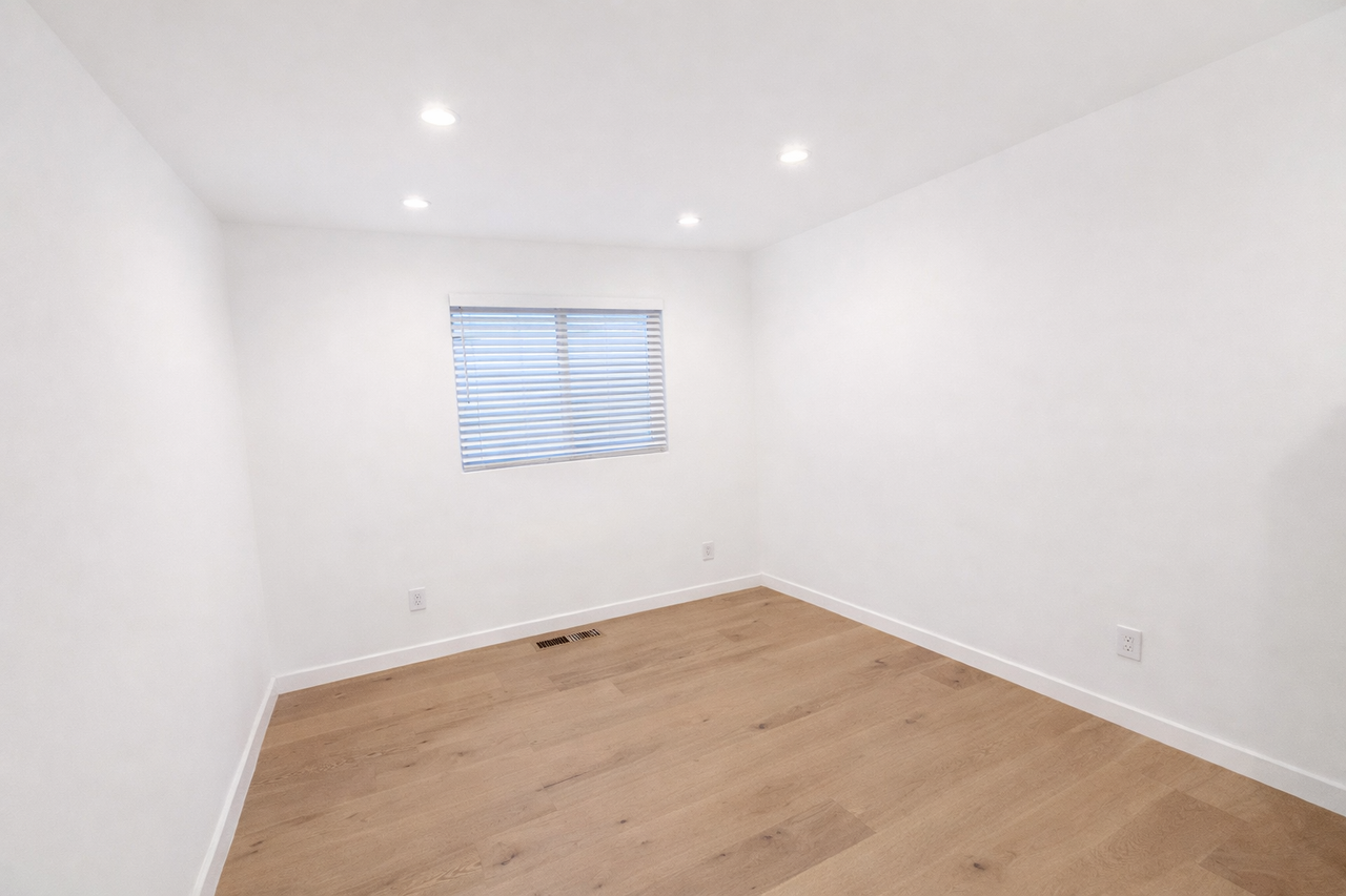 2045 Emerson St - Photo 5 of 15