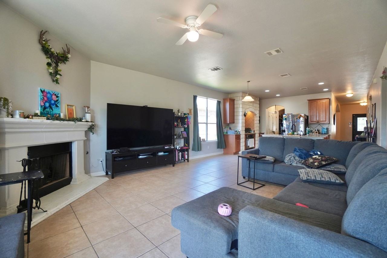 18621 Dry Pond Dr - Photo 4 of 36