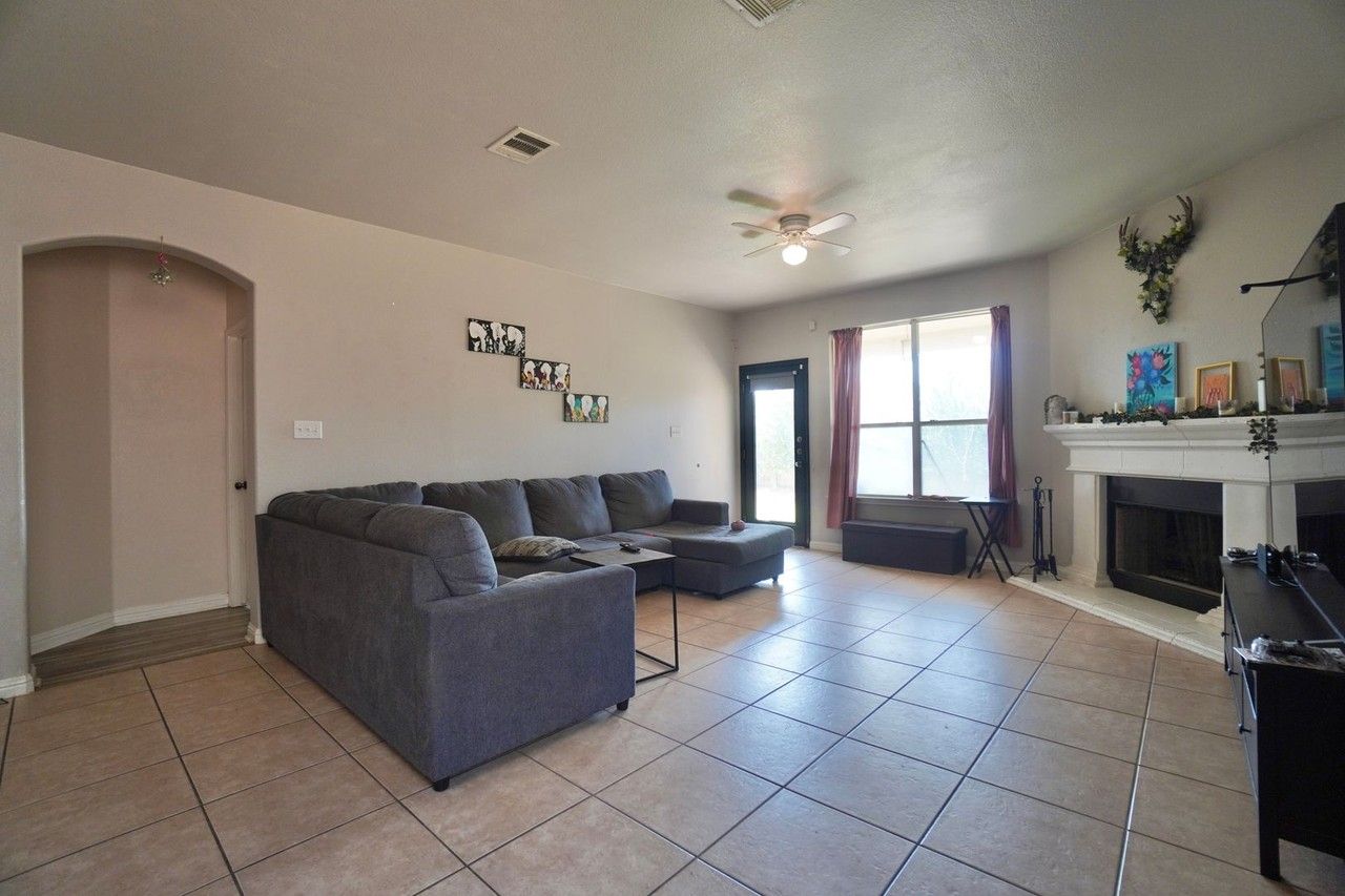 18621 Dry Pond Dr - Photo 5 of 36