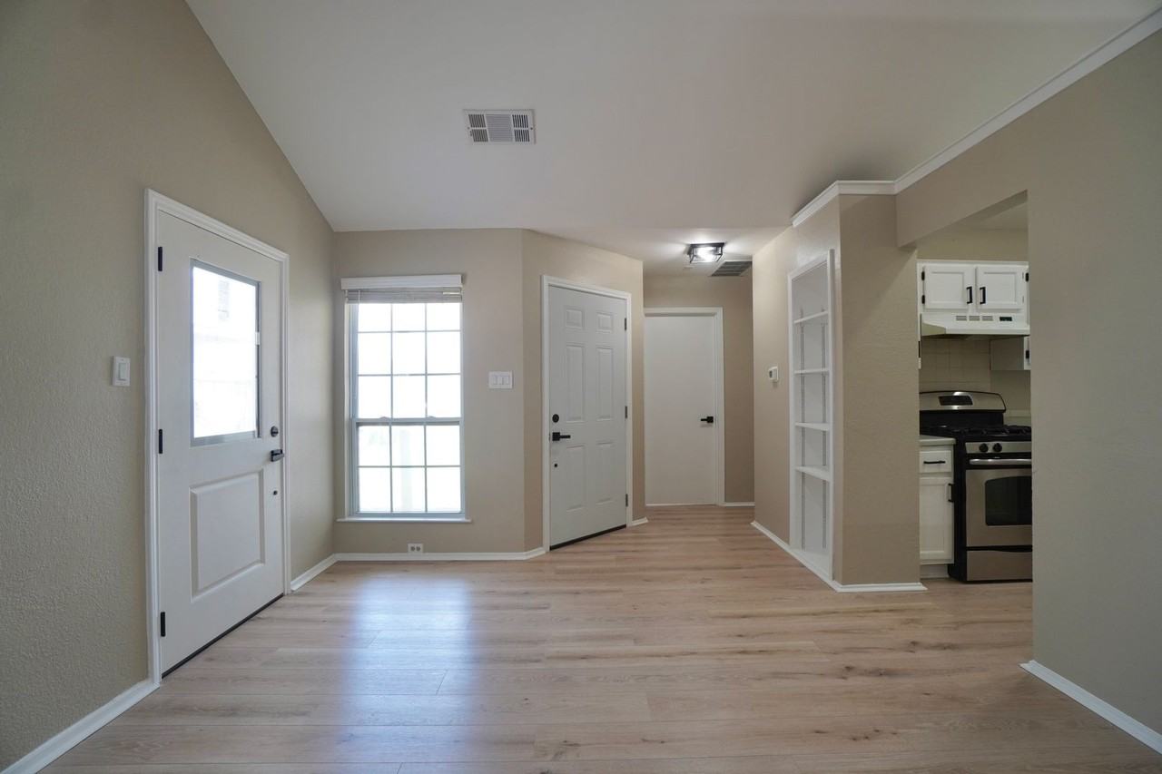 508 Greenlawn Blvd - Photo 3 of 25
