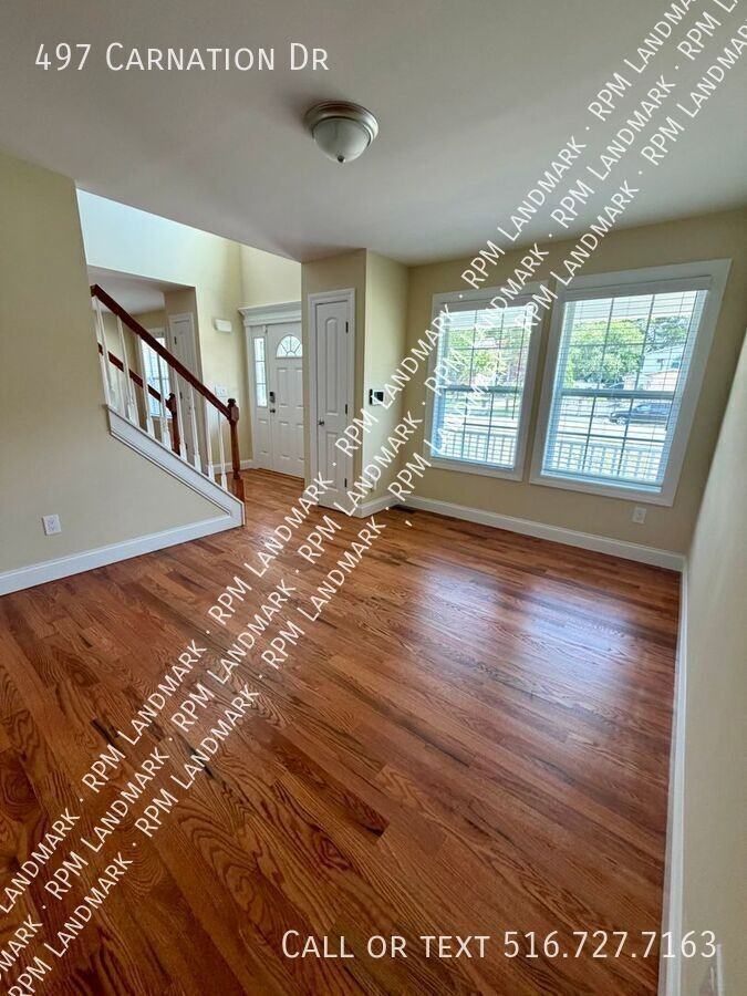 497 Carnation Dr - Photo 3 of 19
