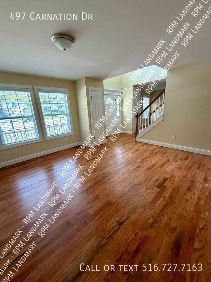 497 Carnation Dr - Photo 4 of 19