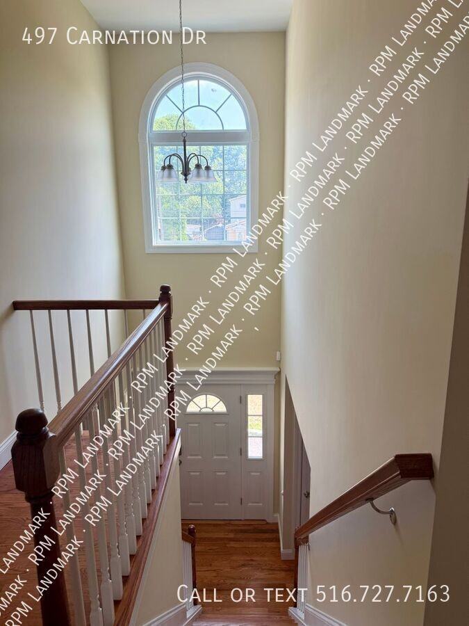 497 Carnation Dr - Photo 5 of 19
