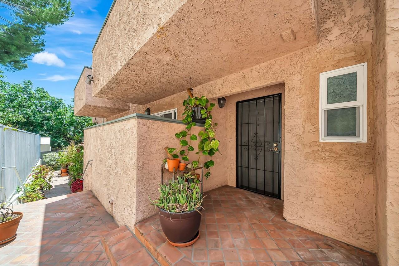 4424 Coldwater Canyon Ave - 4424 Coldwater Canyon Ave #3 - Photo 4 of 49