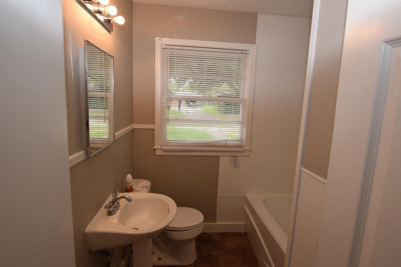 3513 Monroe St - Photo 3 of 11