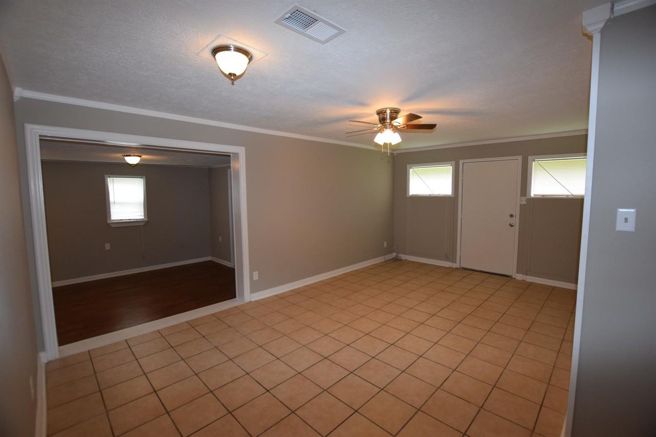 3513 Monroe St - Photo 7 of 11