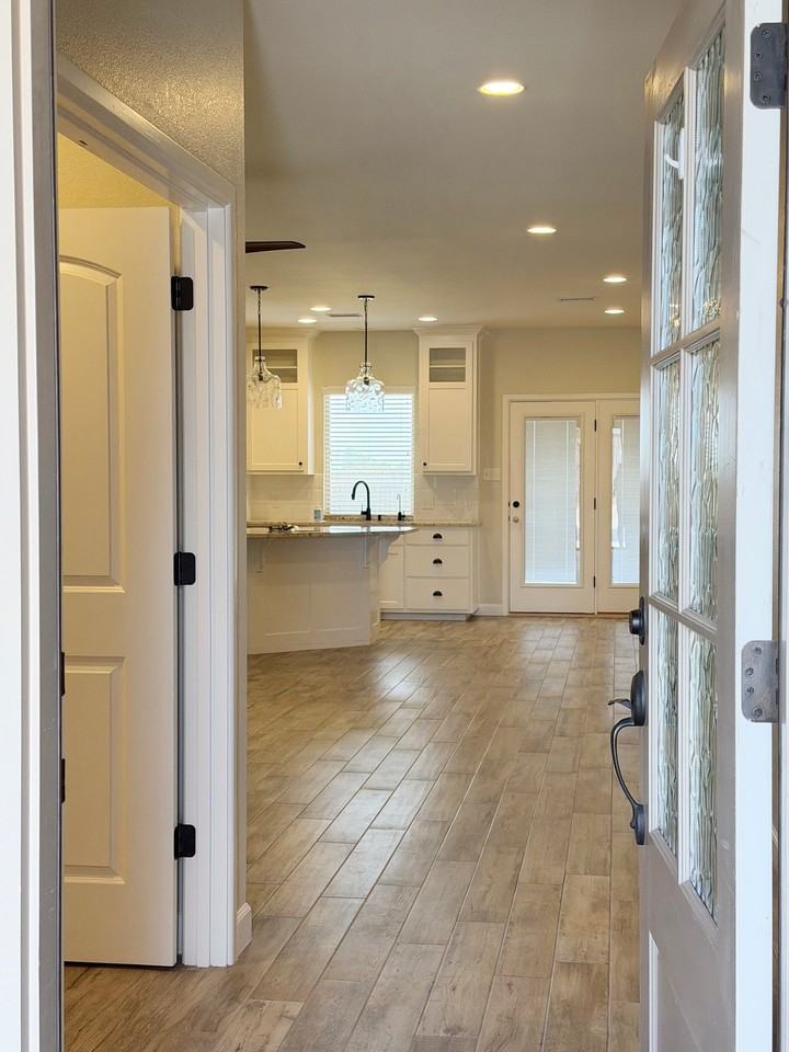 1322 Solomon Ln - Photo 2 of 20