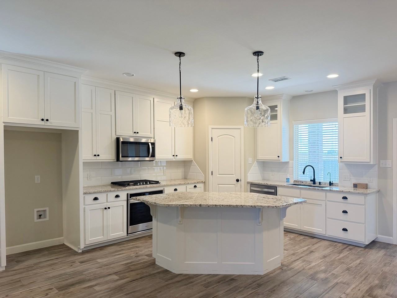 1322 Solomon Ln - Photo 6 of 20