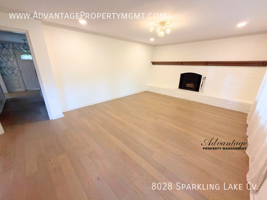 8028 Sparkling Lake Cv - Photo 2 of 35