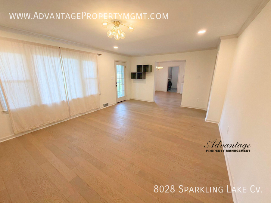8028 Sparkling Lake Cv - Photo 4 of 35