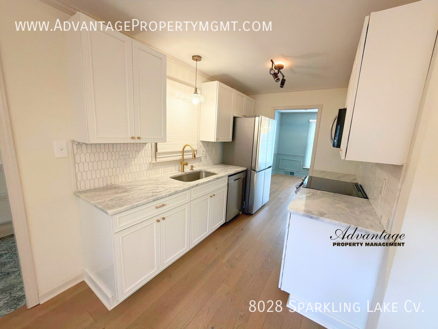 8028 Sparkling Lake Cv - Photo 6 of 35