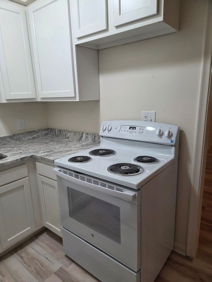 2525 E Maple Rd #3 - Photo 5 of 12