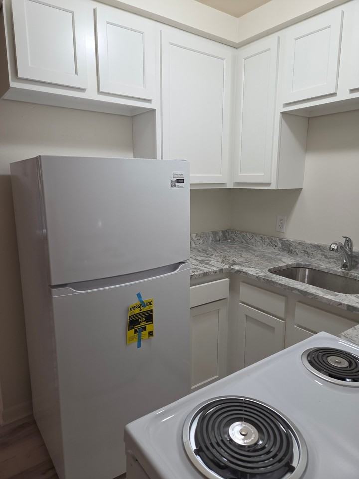 2525 E Maple Rd #3 - Photo 6 of 12