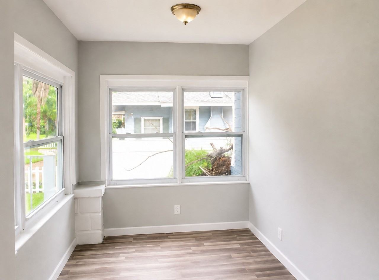 1374 Agnes St - Photo 6 of 12