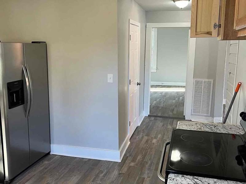 229 Holbrook St - Photo 5 of 9