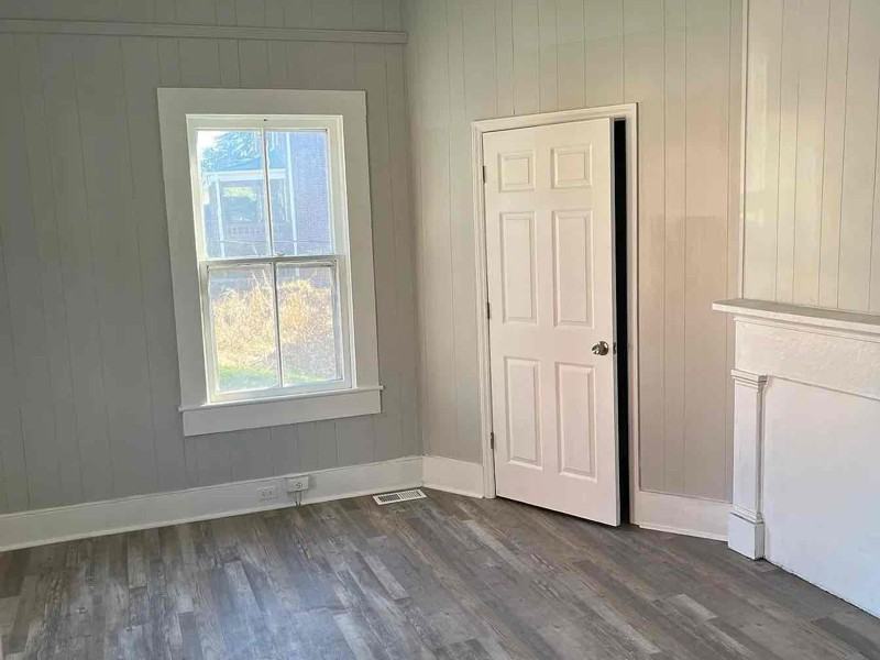 229 Holbrook St - Photo 6 of 9