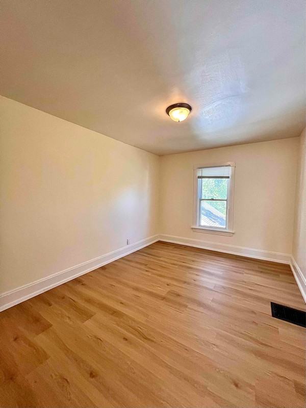 521 Burbank Ave #2 - Photo 3 of 11