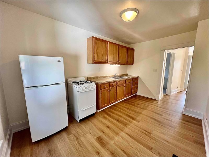 521 Burbank Ave #2 - Photo 4 of 11