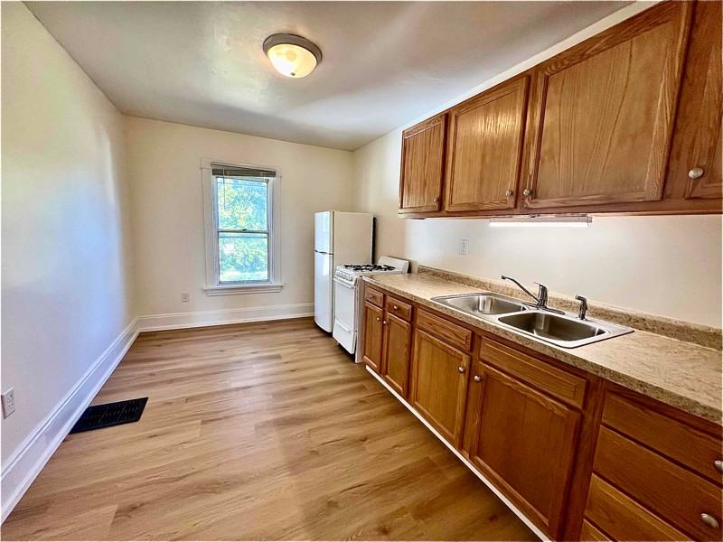 521 Burbank Ave #2 - Photo 5 of 11
