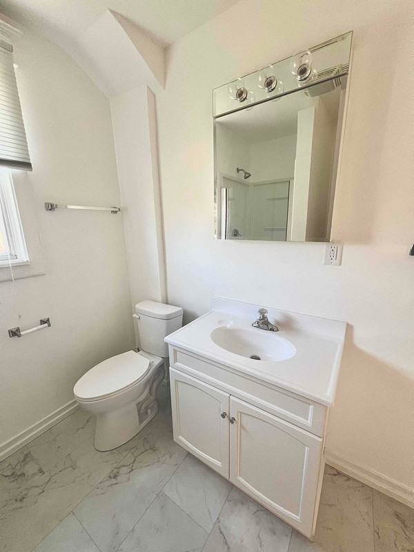 521 Burbank Ave #2 - Photo 6 of 11