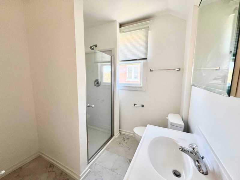 521 Burbank Ave #2 - Photo 7 of 11