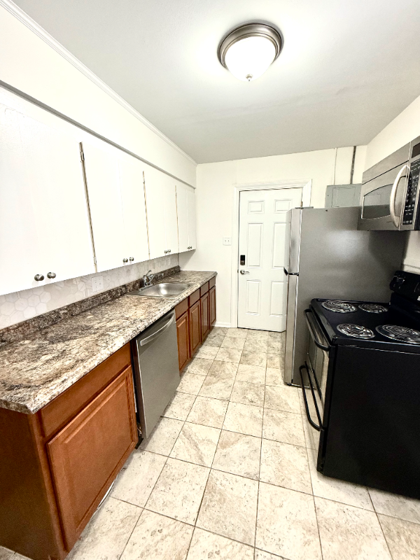 18288 Deering St - Photo 7 of 20