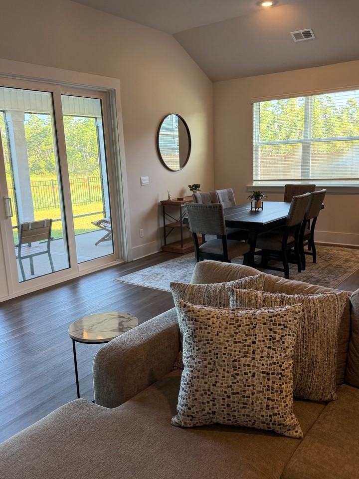 5093 Roundhead Dr - Photo 4 of 16