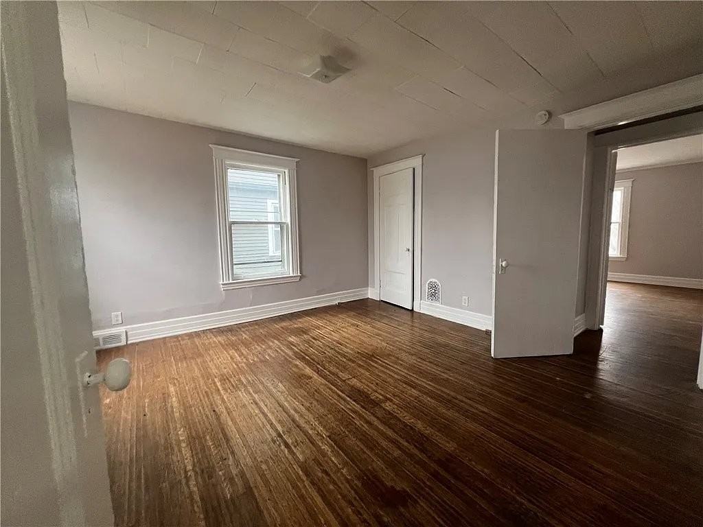 443 Flint St - Photo 5 of 7