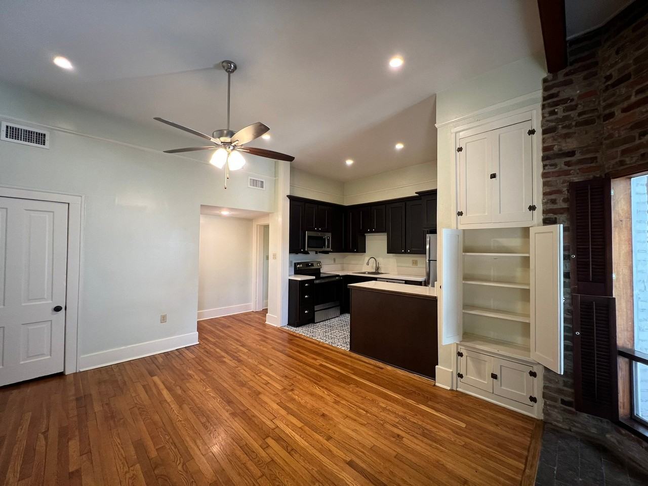 511 E 7th St #C - Photo 3 of 23