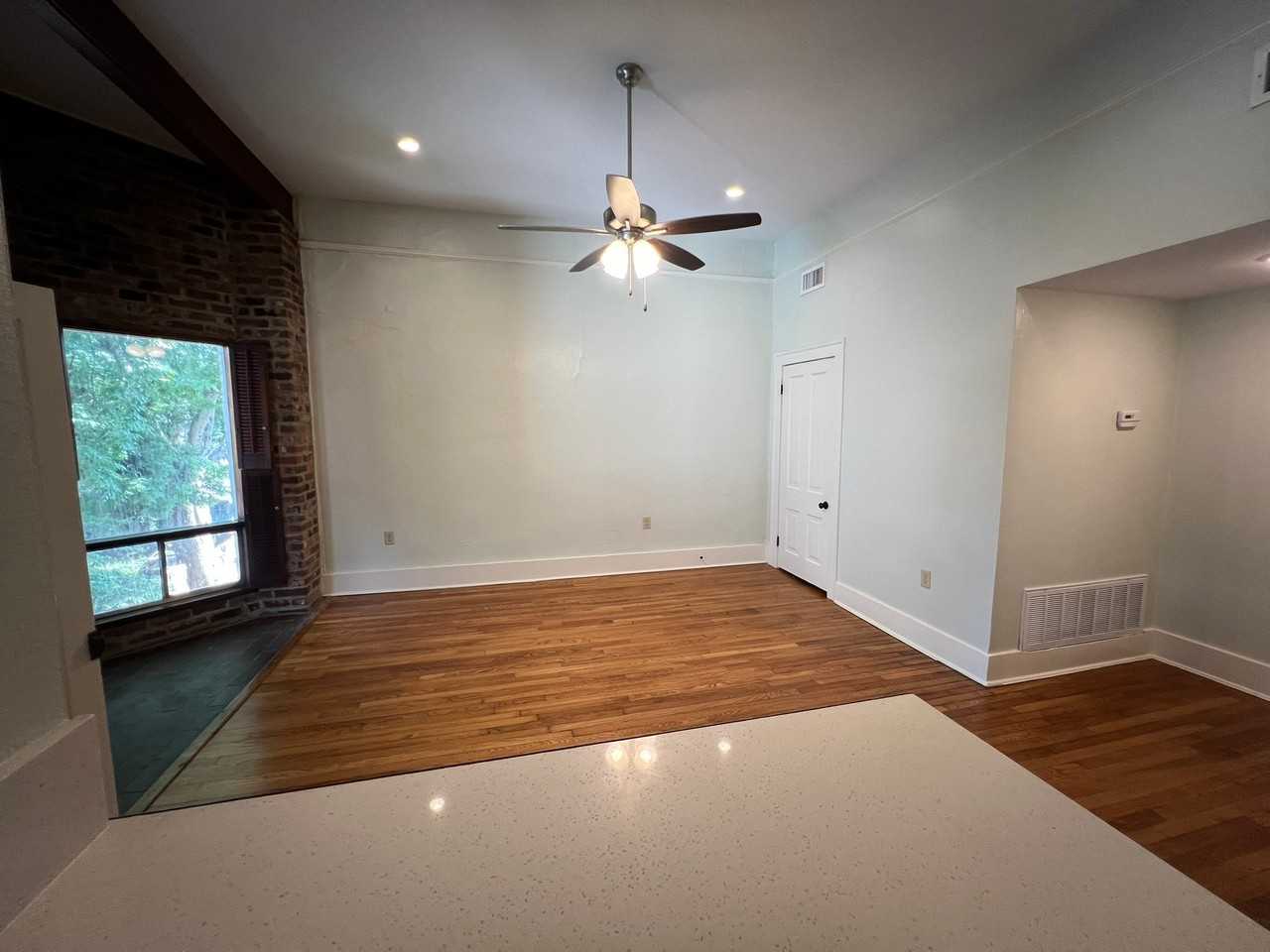 511 E 7th St #C - Photo 6 of 23