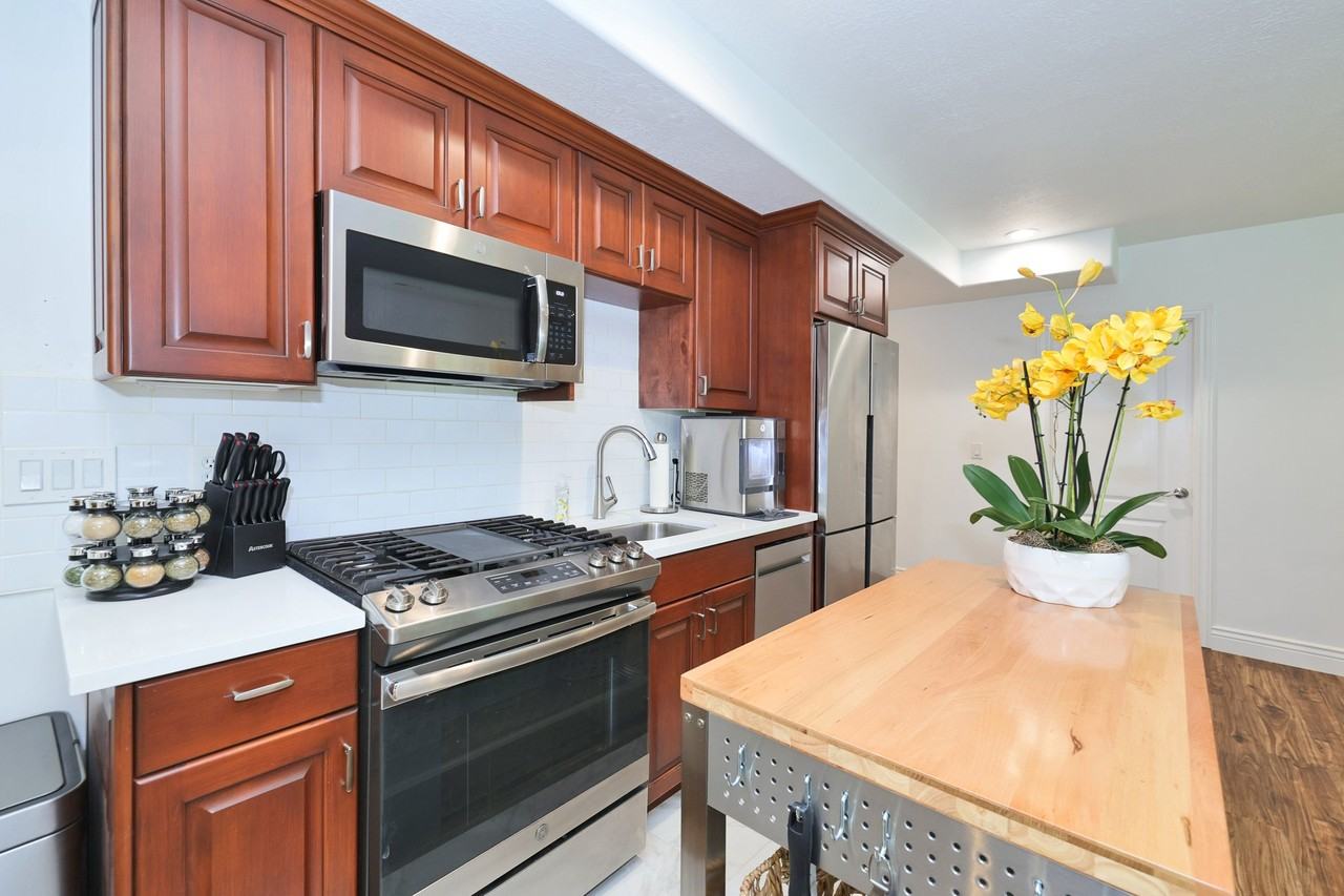 995 E Mobina Ct - Photo 7 of 31