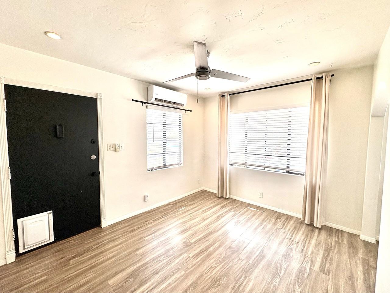 1530 E Diamond St #4 - Photo 3 of 16