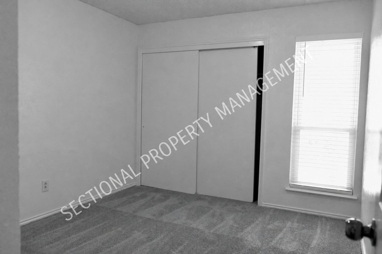 715/719 N Center St #715-1 - Photo 5 of 8