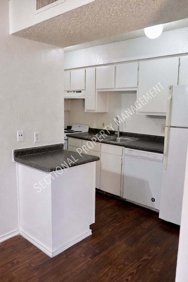 715/719 N Center St #719-8 - Photo 2 of 8