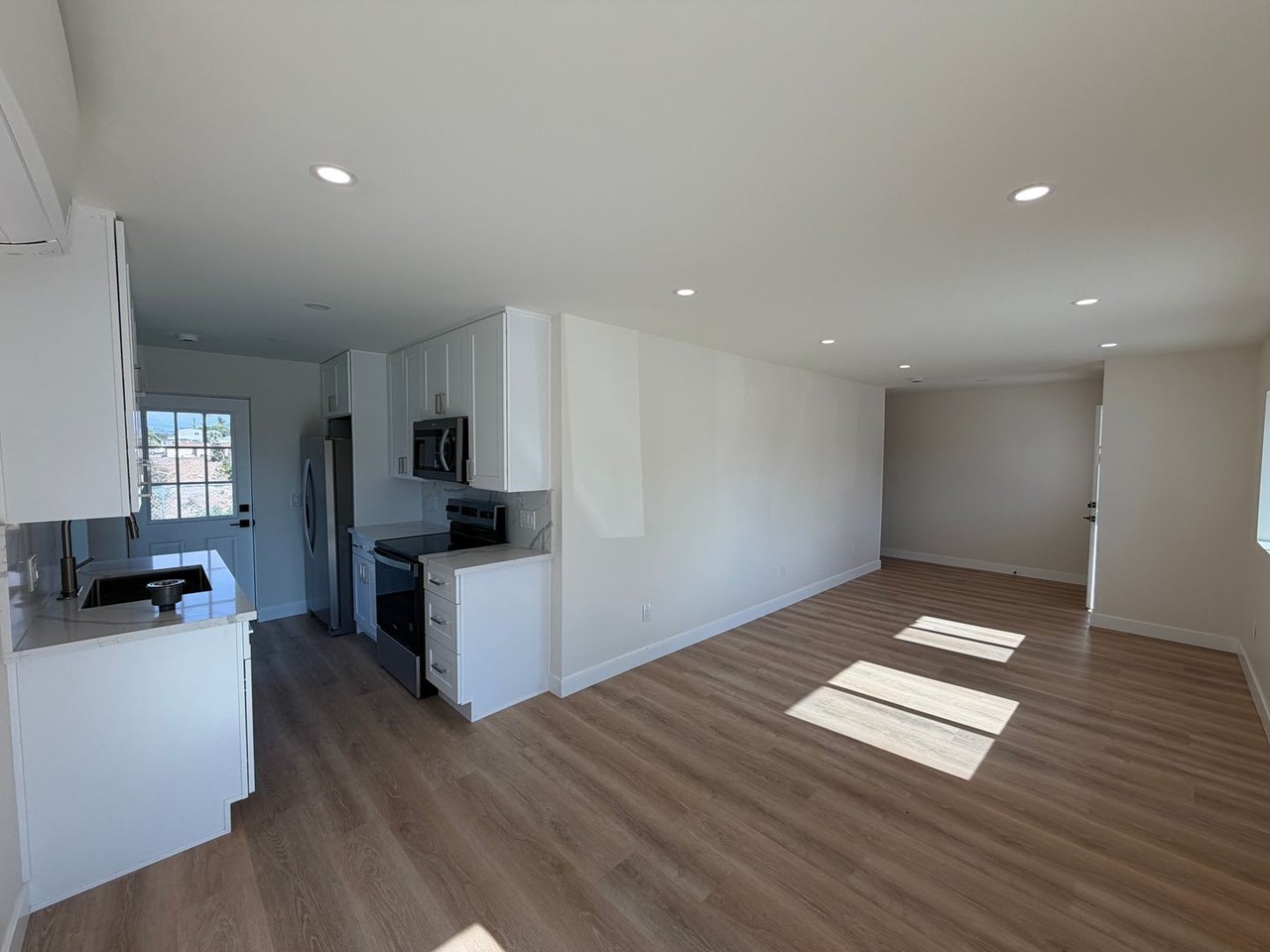 5165 Ewing St - Photo 6 of 20