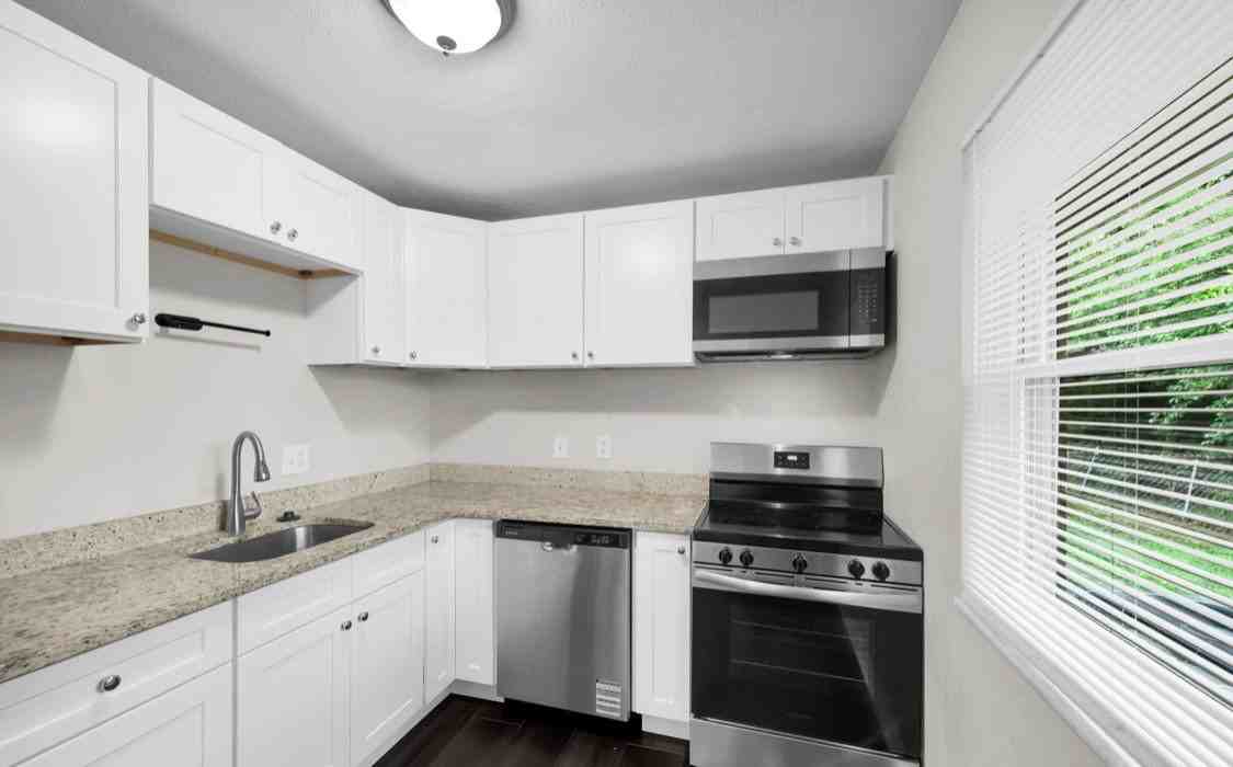 10203 Storm Dr - Photo 5 of 20