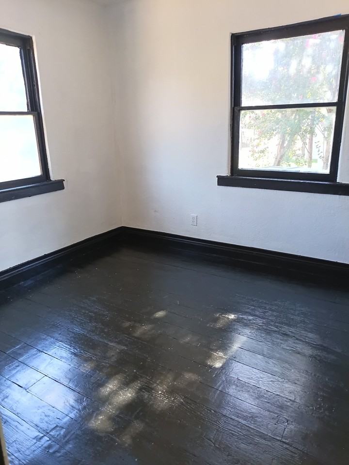 210 E Normandie Ave - Photo 2 of 9