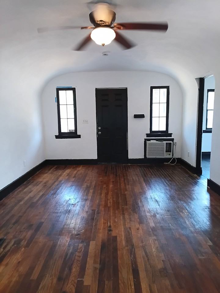 210 E Normandie Ave - Photo 3 of 9
