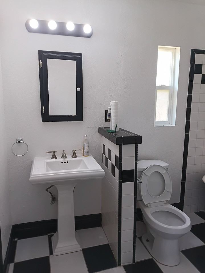 210 E Normandie Ave - Photo 6 of 9