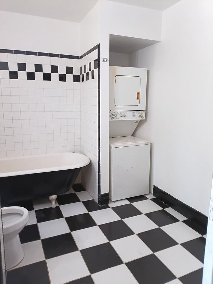 210 E Normandie Ave - Photo 7 of 9