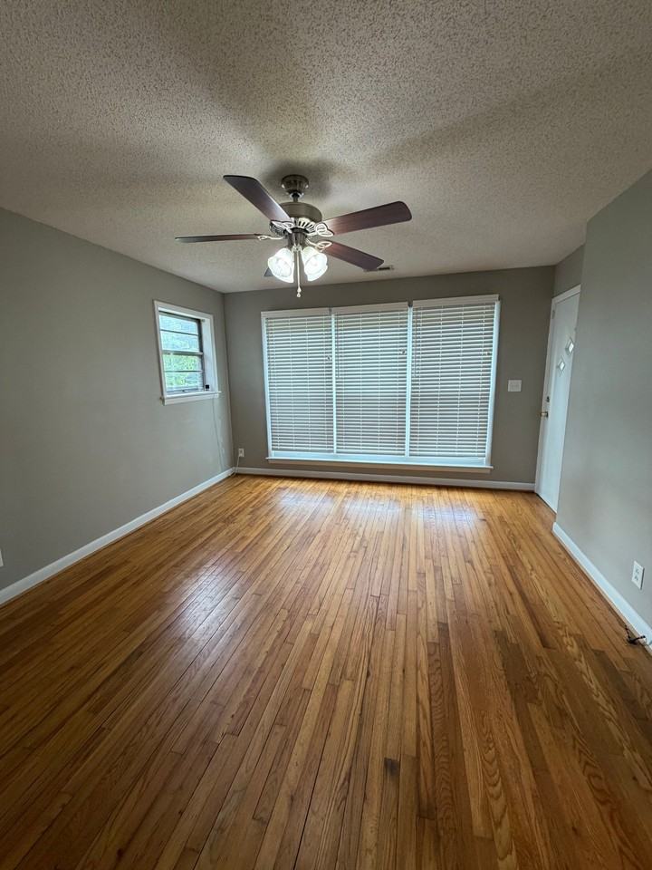 107 Hartley Dr - Photo 2 of 14