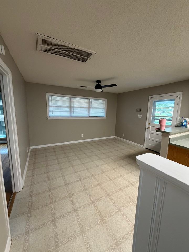 107 Hartley Dr - Photo 4 of 14